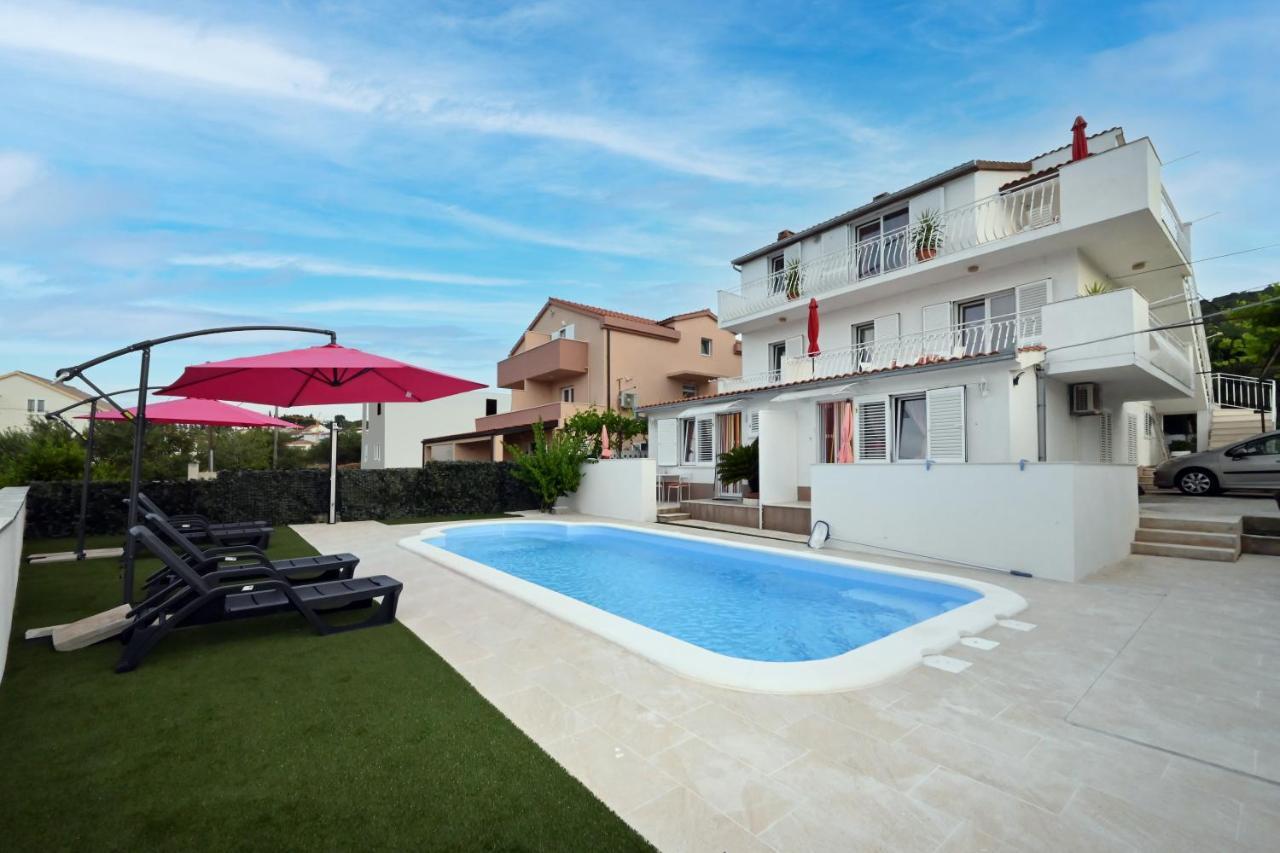 Apartments Mihovilovic - 50 M From Beach スラティネ エクステリア 写真