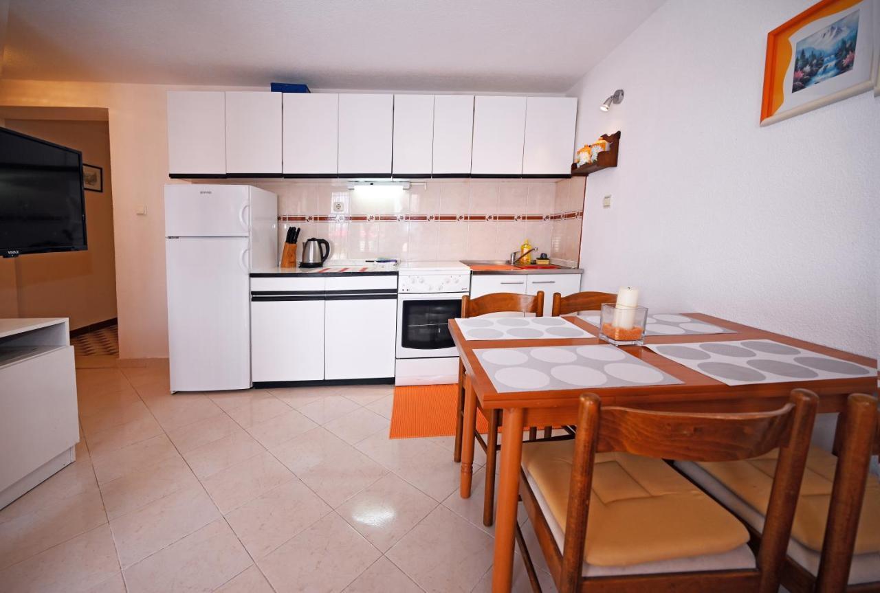 Apartments Mihovilovic - 50 M From Beach スラティネ 部屋 写真
