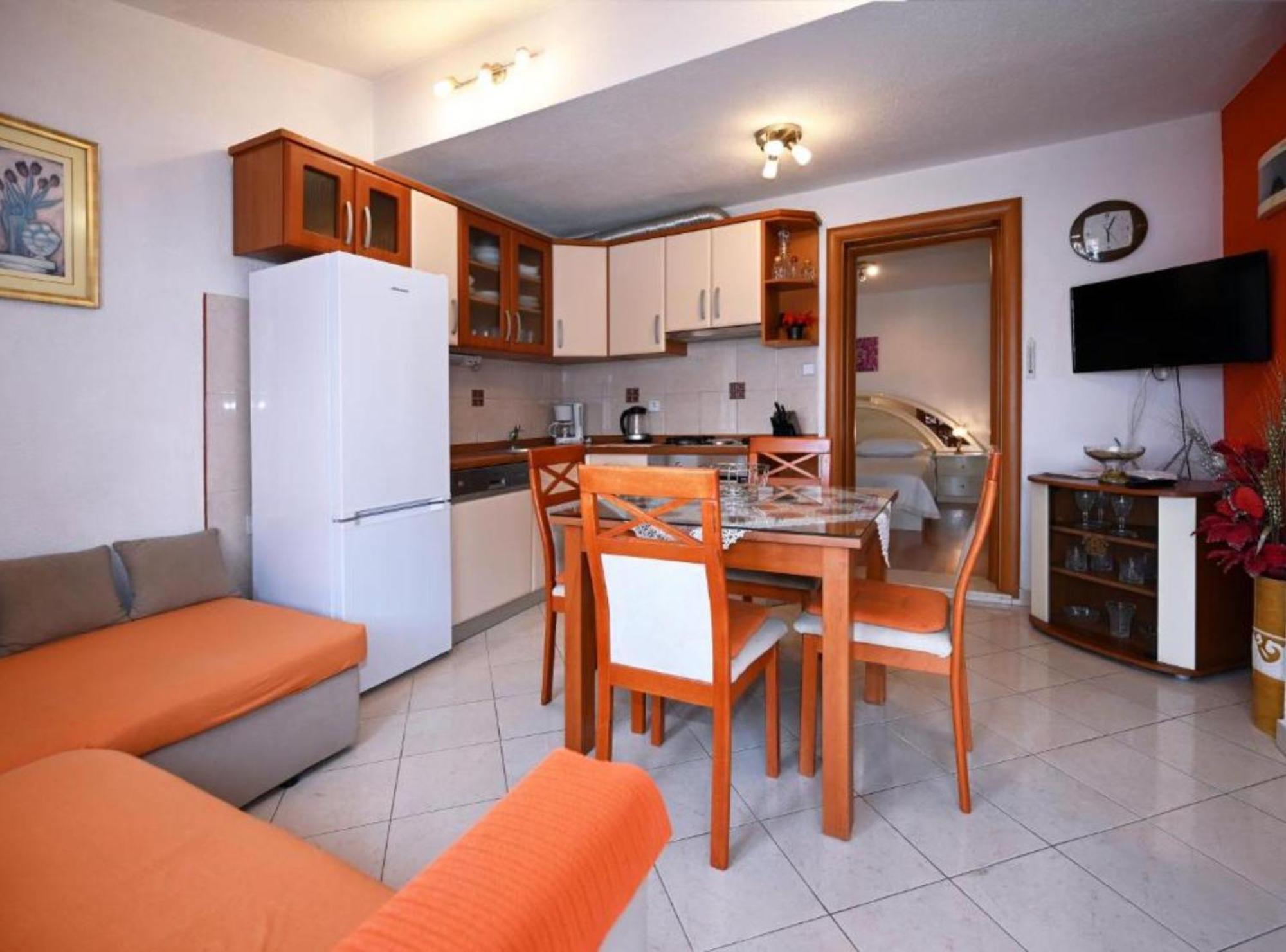Apartments Mihovilovic - 50 M From Beach スラティネ 部屋 写真